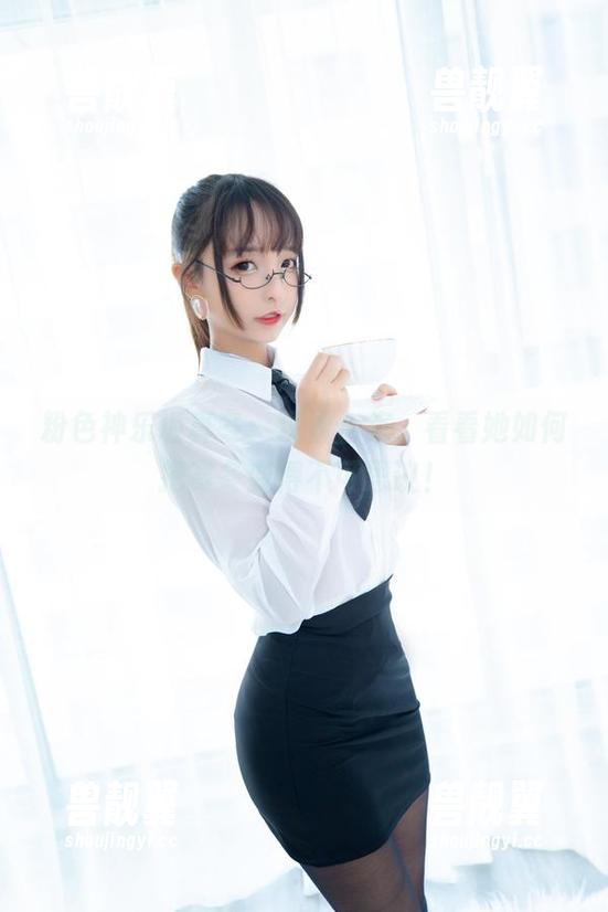 粉色神乐坂真冬：观看合集，看看她如何把寒冬变得不可思议！