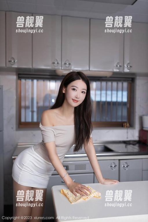 秀人网 - MODEL伊若秘书：最新资源，工作与美丽的边界模糊了