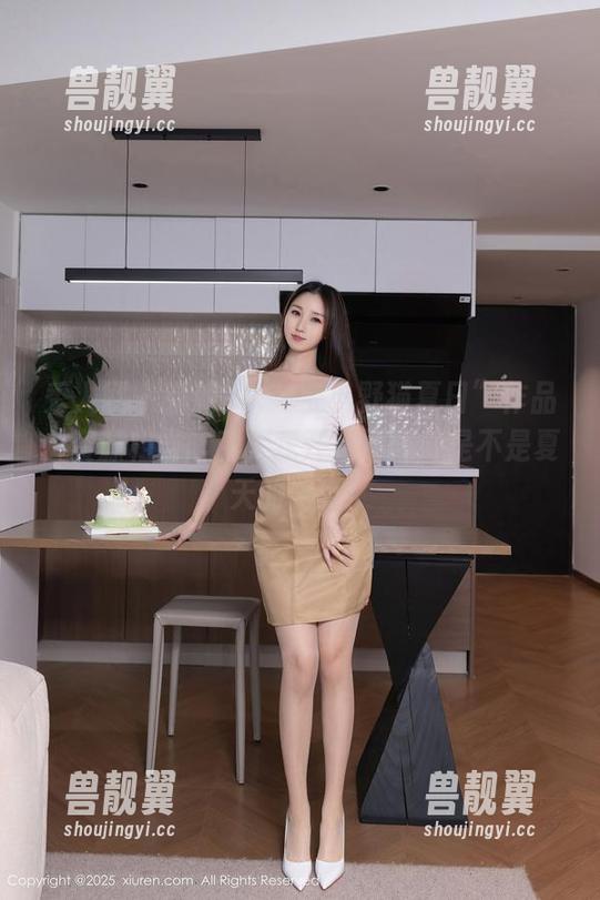 秀人网 - 崭新的“e宝小野猫夏日”作品，资源相当丰富，我开始怀疑她是不是夏天的化身！