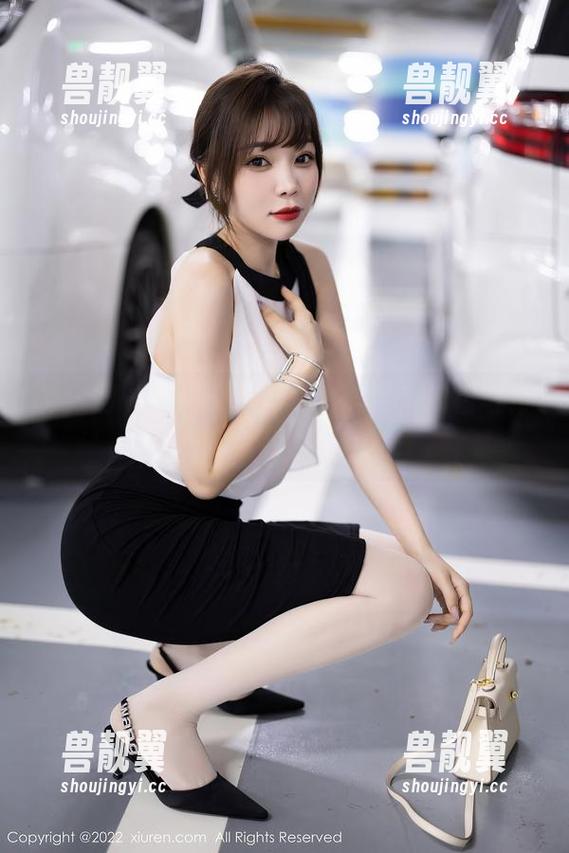 秀人网 - 林文文校服写真集：当纯白与青春擦出火花，嗨起来！