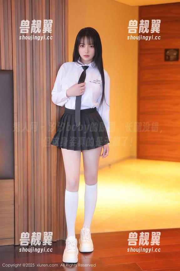 秀人网 - 汐汐baby的原图，长腿没错，但这身姿真的是无解了！