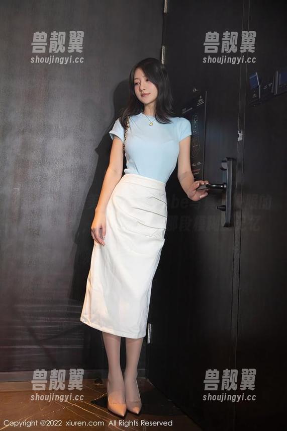 秀人网-糯美子MINIbabe 秀人网 - 糯美子MINIbabe写真:校服的奇妙舞步,像极了我们那段模糊的记忆