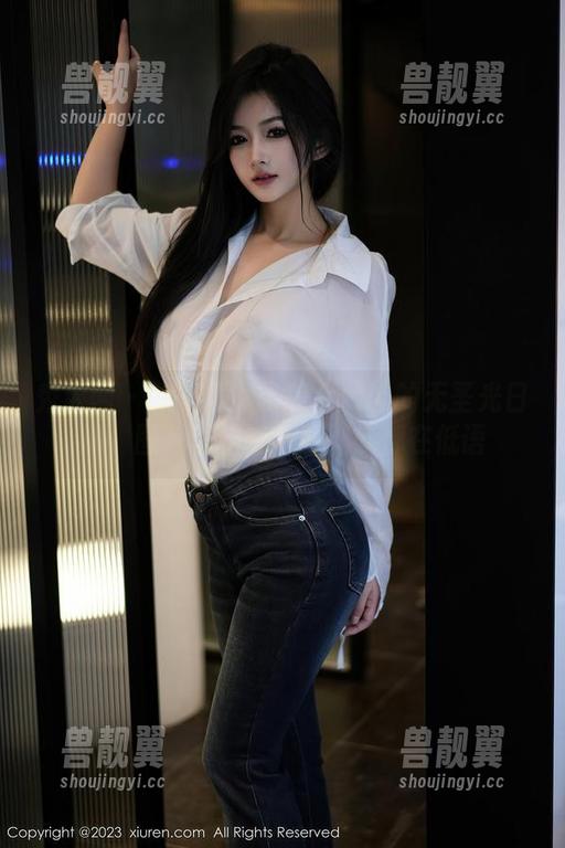 秀人网-美七mia 秀人网 - 即兴居家:美七mia的无圣光日常,图片里的每个小细节都在低语