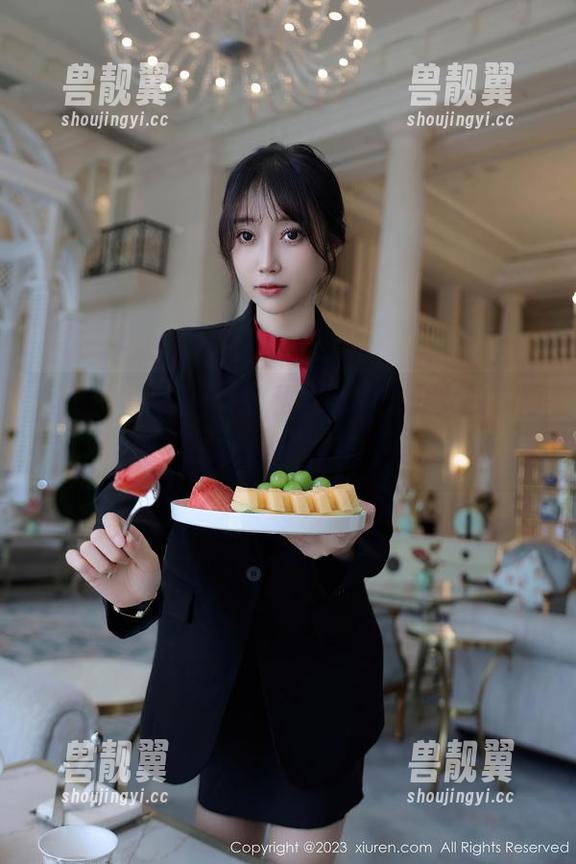 秀人网-雨夕cy 秀人网 - 雨夕cy的私拍美图:少女的“雨战”,跟我一起打伞吗?