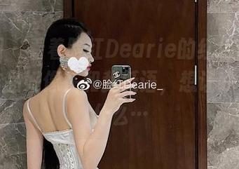 微密圈 - 看着脸红Dearie的红色内衣，高清作品好像在和我低语，想让我知道些什么…