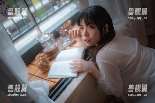 自闭颜球球的妹妹：照片里，似乎隐藏着不为人知的故事。