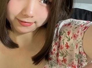 微密圈 - 来看看！葱油饼er女王的高清写真，她的照片真的让人想一口咬下去！