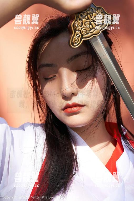 蜜桃社-萌美Moemi 蜜桃社 - 萌美Moemi奶牛写真:高清下载,保管好小心心,别被撩到哦!