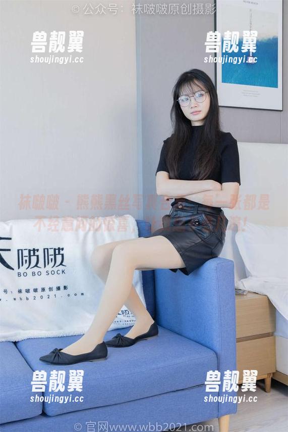 袜啵啵-熊熊 袜啵啵 - 熊熊黑丝写真合集:每一张都是不经意间的惊喜,让我想多看几遍!