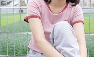 袜啵啵 - 当苏苏在浴室里：原图与套图，谁能想到她的魅力如此不设防？