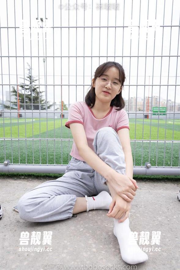 袜啵啵-苏苏 袜啵啵 - 当苏苏在浴室里:原图与套图,谁能想到她的魅力如此不设防?