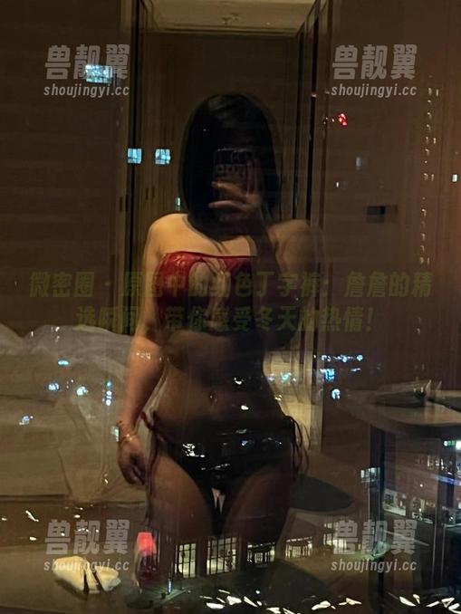 微密圈 - 原图中的红色丁字裤：詹詹的精选瞬间，带你感受冬天的热情！
