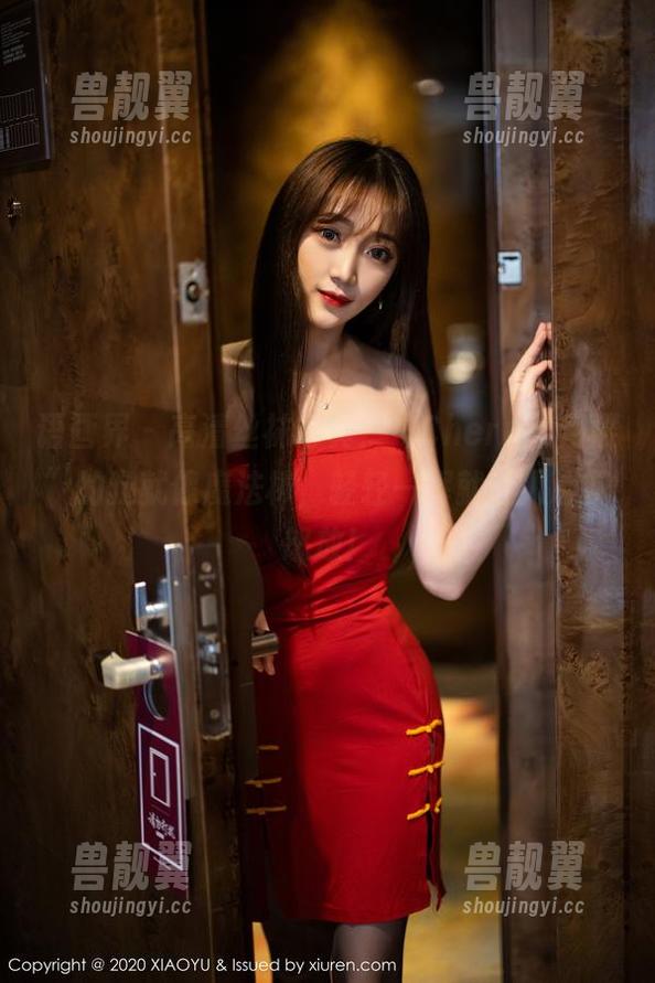 语画界-Chery绯月樱 语画界 - 高清丝袜写真:“Chery绯月樱”的腿就像魔法棒,轻轻一挥就让人心花怒放!