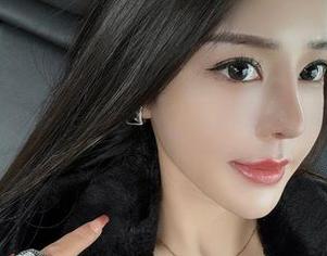 微密圈 - 金希儿短裤美图更新，简直是调皮的夏日狂想曲！