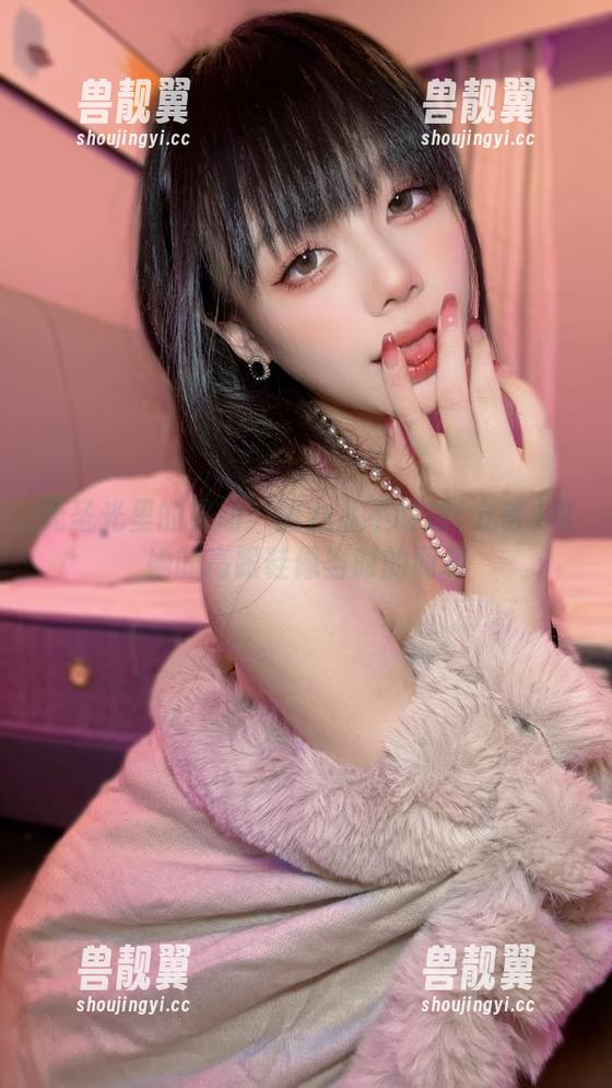 无圣光里的灵动：阿九从不咕咕(九言)和她的高跟鞋像当时的调调
