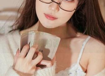 阿包也是兔娘的制服私拍，资源让人无从拒绝的诱惑！