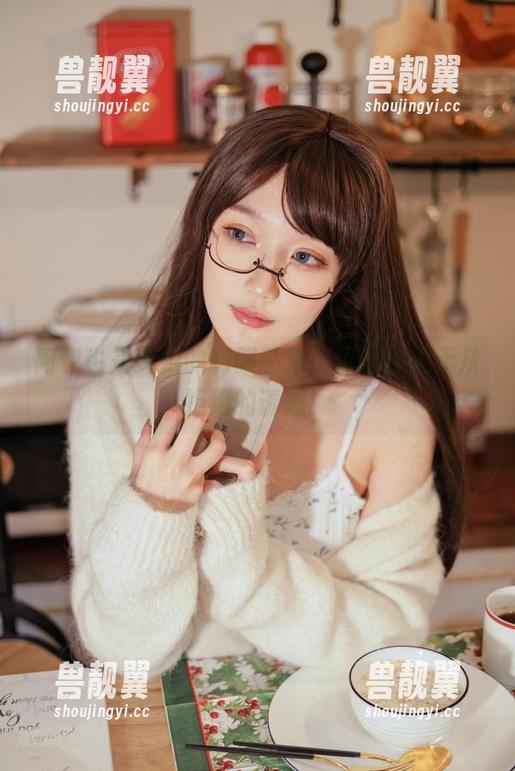 阿包也是兔娘的制服私拍，资源让人无从拒绝的诱惑！