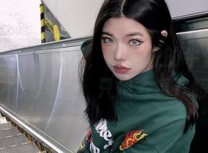 微密圈 - 原图直击，陈佩奇的牛仔裤让人不想说话，只想多看几眼