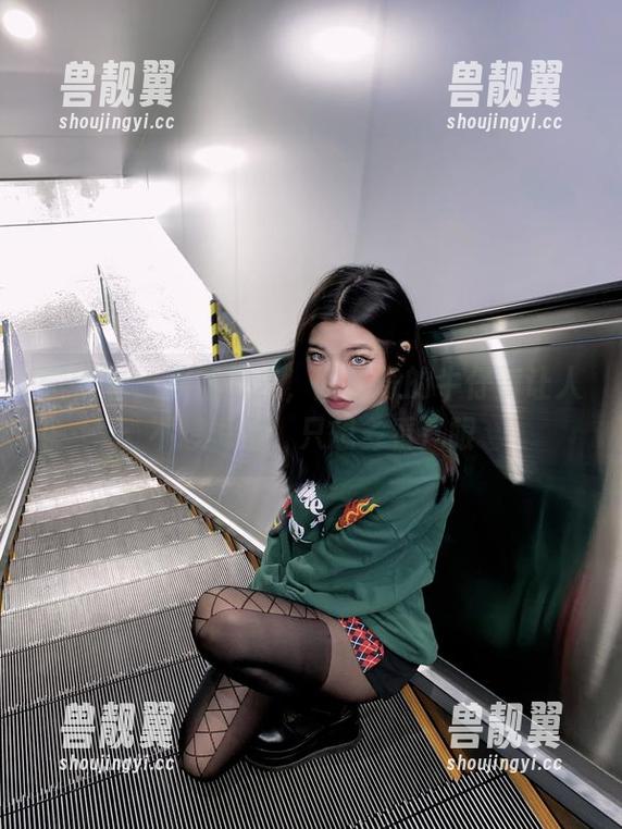 微密圈 - 原图直击，陈佩奇的牛仔裤让人不想说话，只想多看几眼