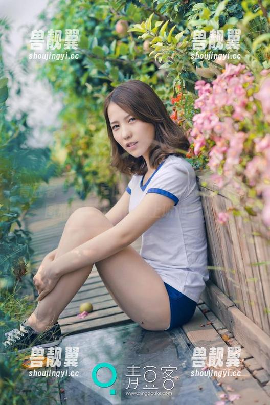 青豆客 - 办公室的梦娜Vanessa：这原图和写真让我怀疑上班的意义…