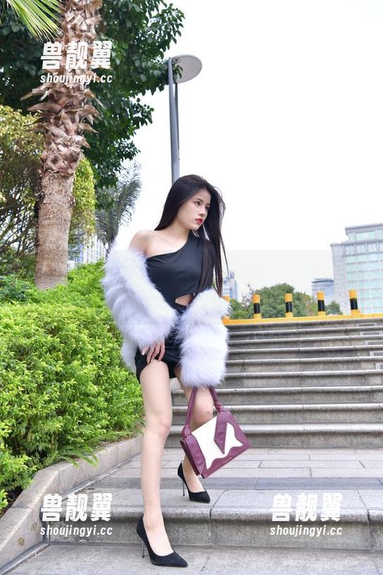 魔镜街拍 - 天使与魔鬼的结合，婷婷白色吊带连衣裙黑丝腿美妆合集分享